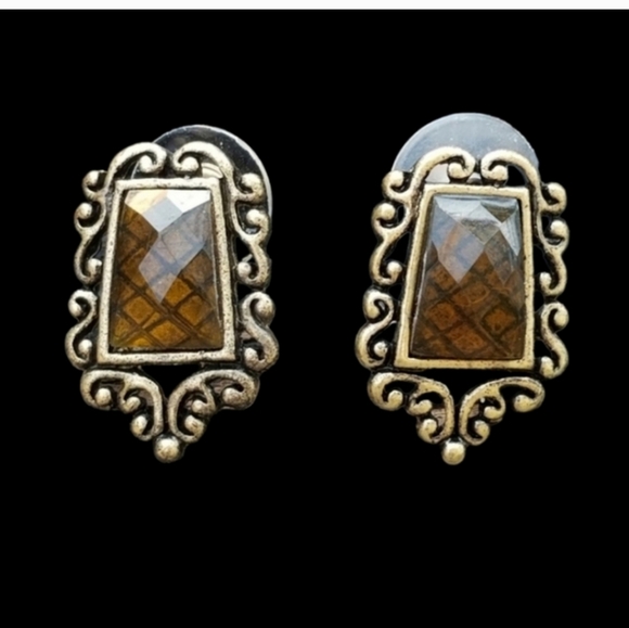 ANTIQUED BRASS & AMBER COLORED FILIGREE DESIGN EARRINGS - Picture 3 of 5